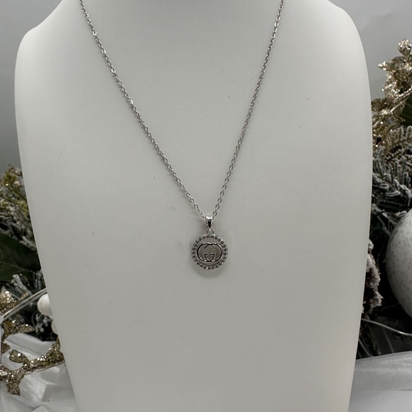 Fashionable Silver Necklace - Picture 3 of 8